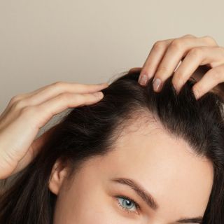 Regeneruje mieszki włosowe